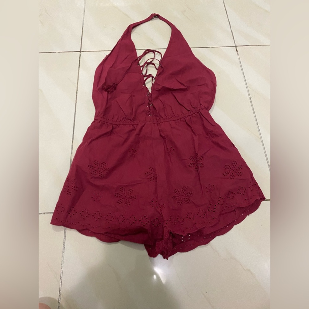 Forever 21 Women’s Burgundy Halter Romper V-Neck Lace Up Size M